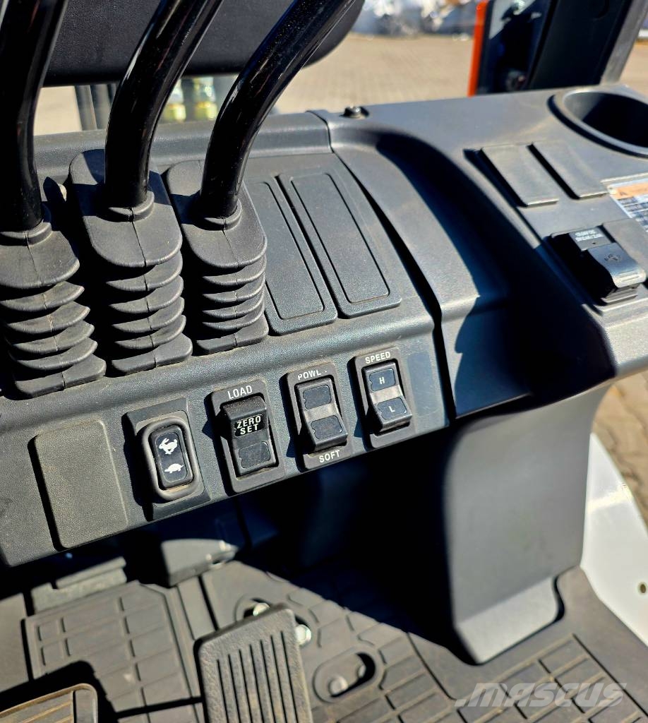 UniCarriers J2F4F40   FG40NT GX-40 DEMO شاحنات LPG