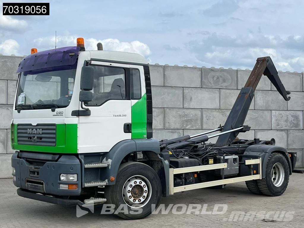 MAN TGA 18.310 4X2 14 tons hooklift steelsuspension Ma Вантажівки з гаковим підйомом