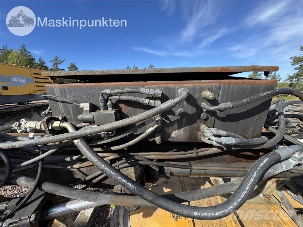Volvo EC230B Rupsgraafmachines