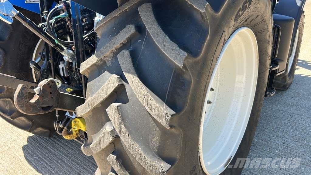New Holland T7.225 AutoCommand Traktorid