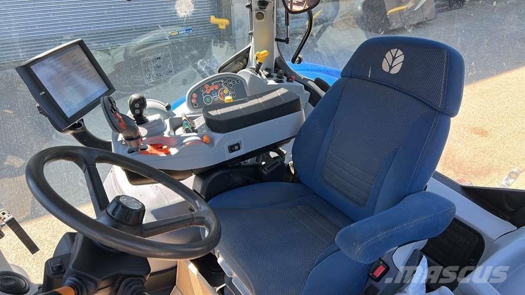New Holland T7.225 AutoCommand Traktorid