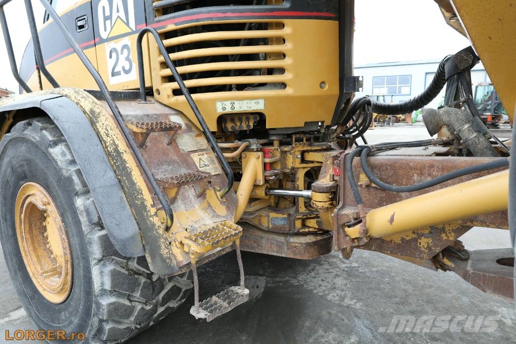 CAT 730 Dumper - Knickgelenk
