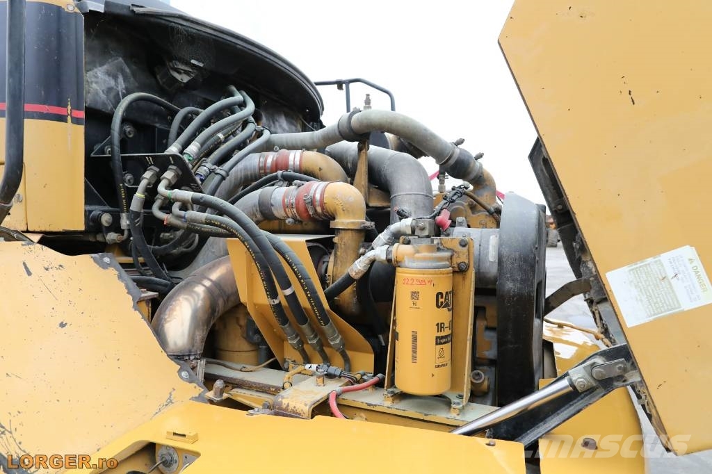 CAT 730 Dumper - Knickgelenk