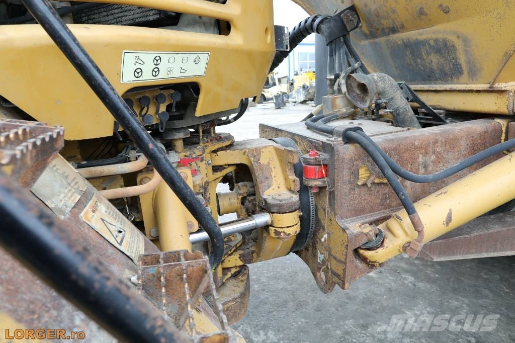 CAT 730 Dumper - Knickgelenk
