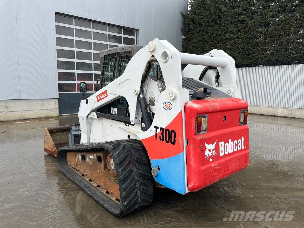 Bobcat T 300 لوادر انزلاقية التوجيه