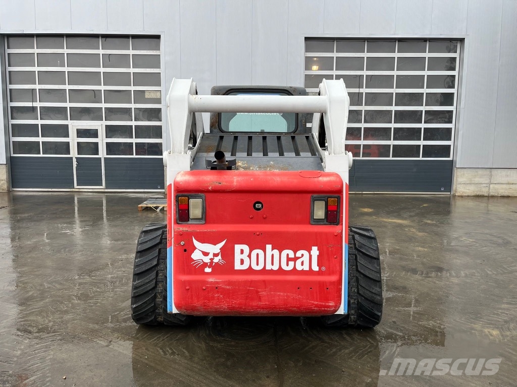 Bobcat T 300 لوادر انزلاقية التوجيه