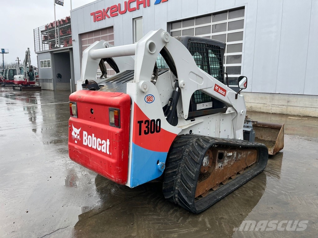 Bobcat T 300 لوادر انزلاقية التوجيه