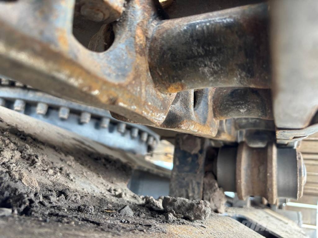 CAT 313 Kāpurķēžu ekskavatori