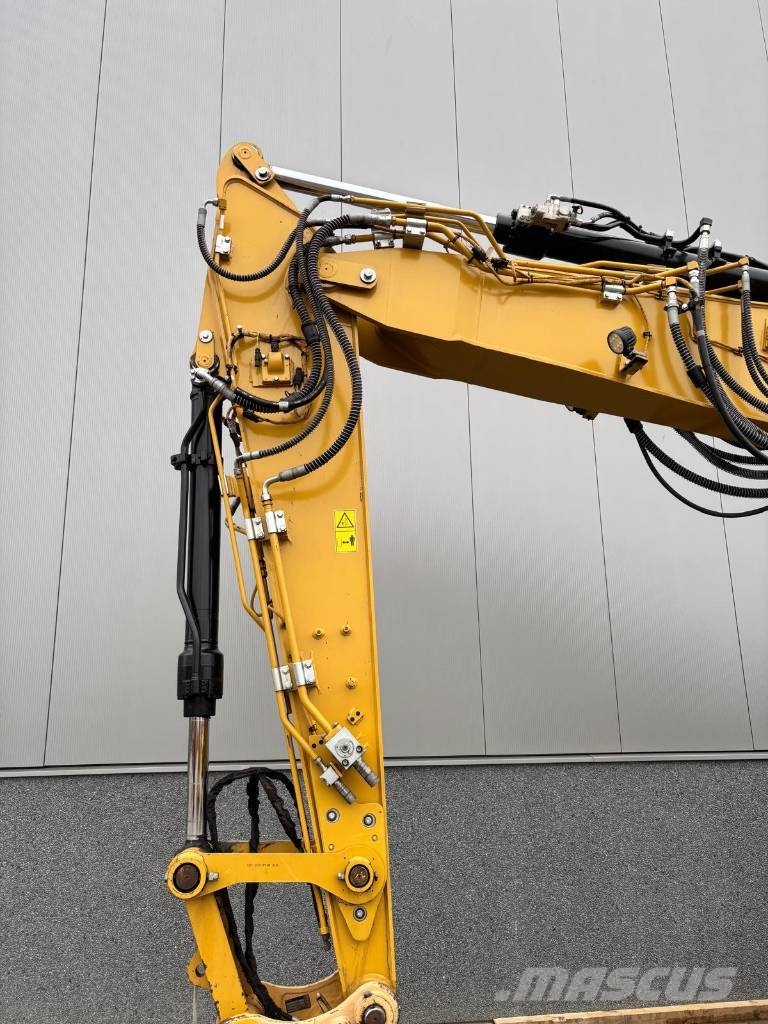 CAT 313 Kāpurķēžu ekskavatori