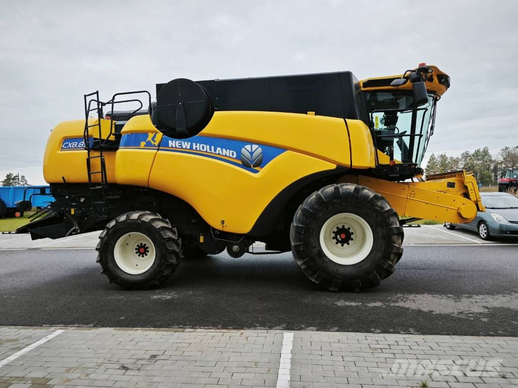 New Holland CX 8.85 Combine harvesters