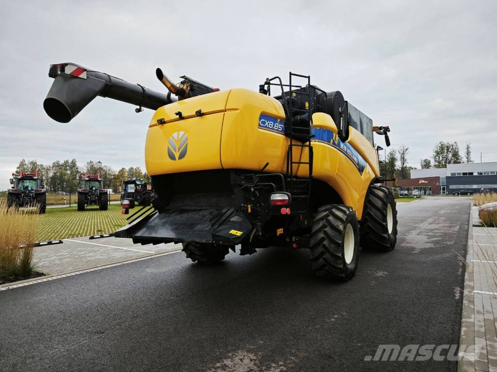 New Holland CX 8.85 Combine harvesters