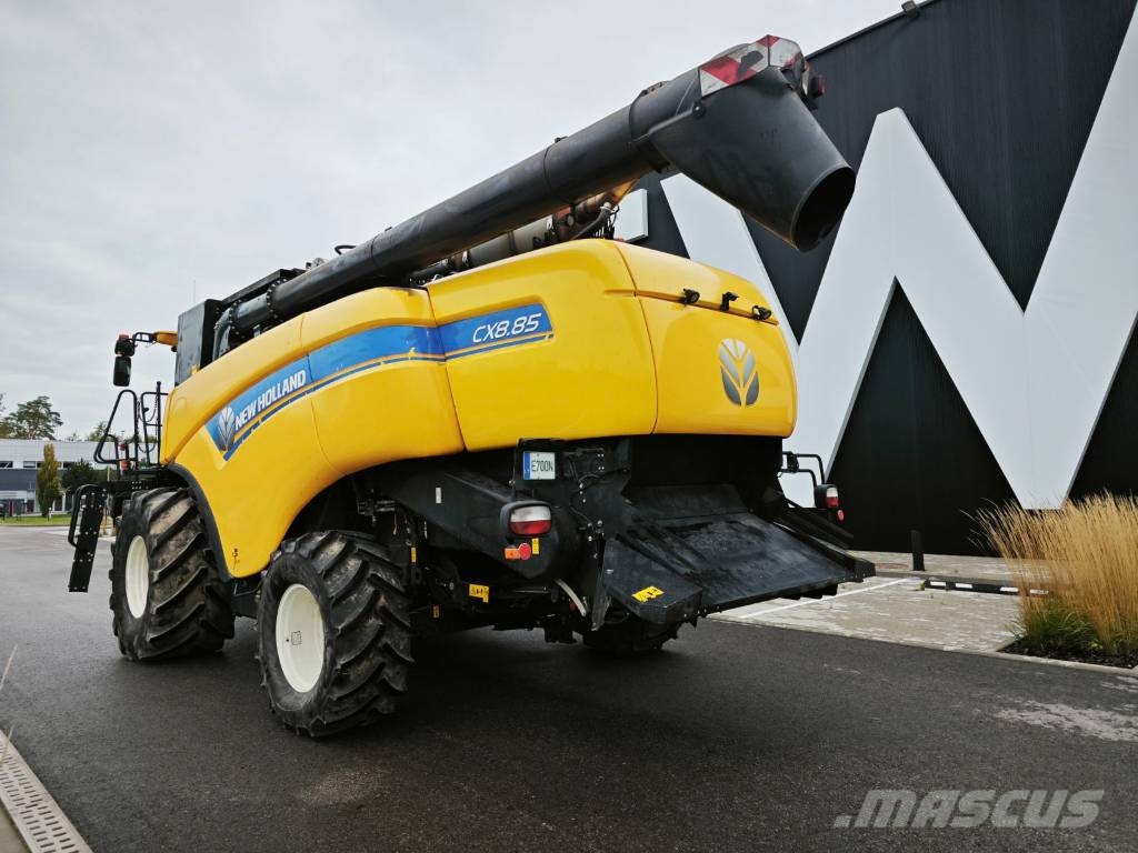 New Holland CX 8.85 Combine harvesters