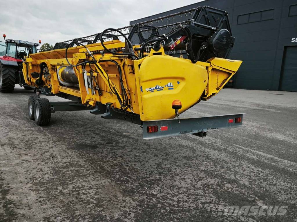 New Holland CX 8.85 Combine harvesters