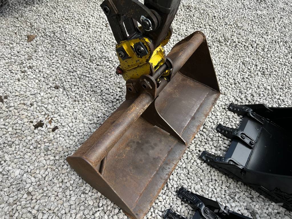 Volvo EC18D 小型挖掘机