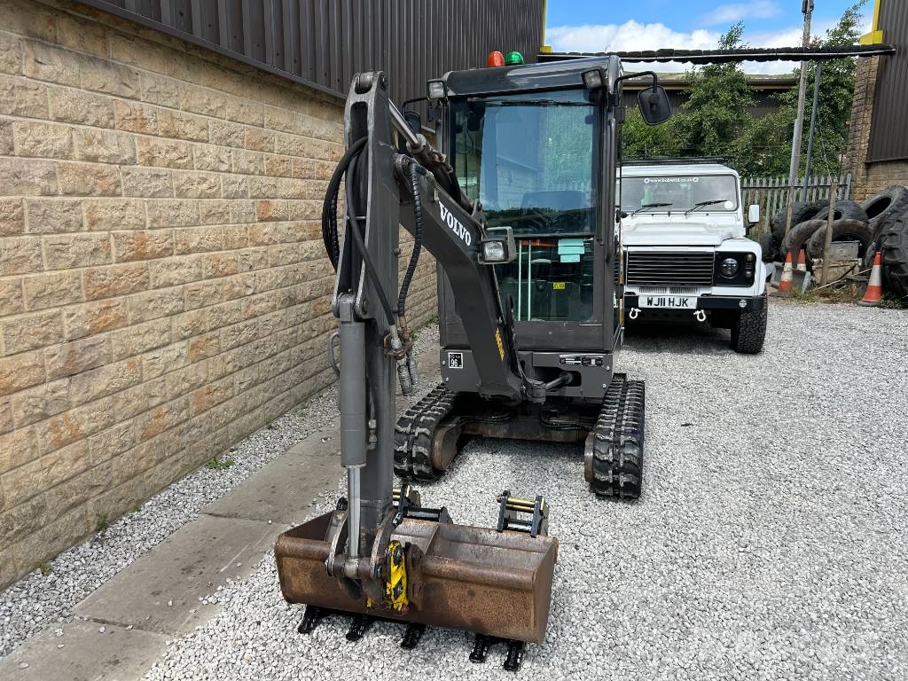 Volvo EC18D 小型挖掘机