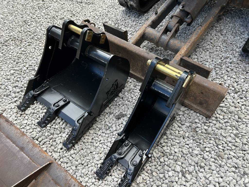 Volvo EC18D 小型挖掘机