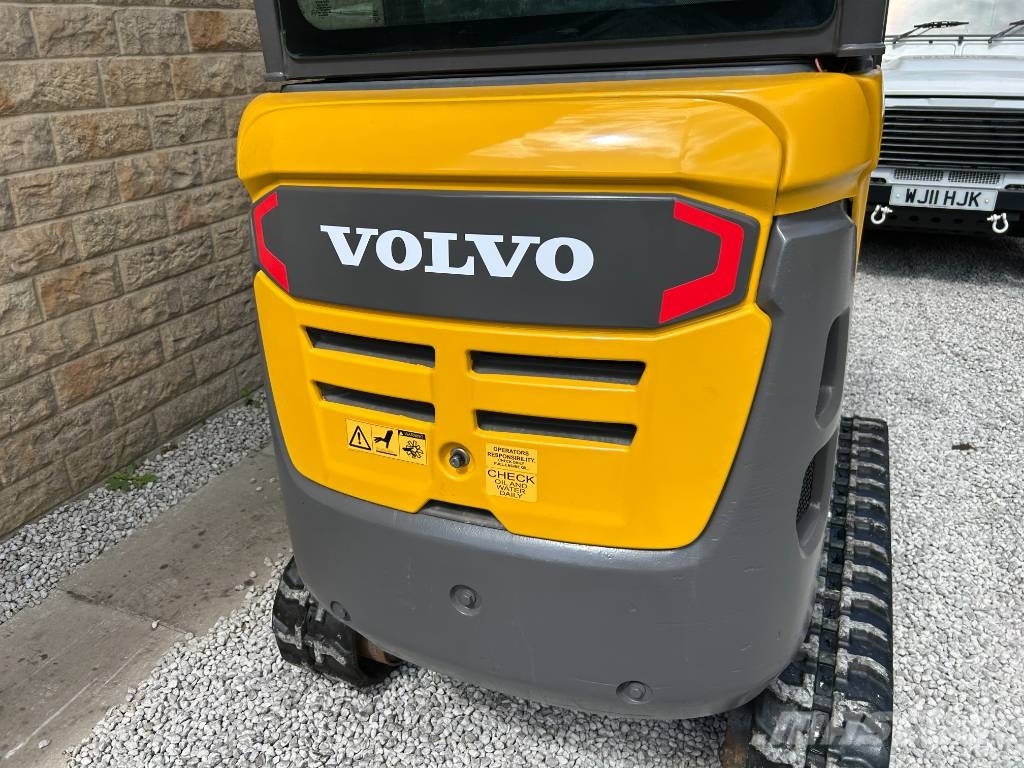 Volvo EC18D 小型挖掘机