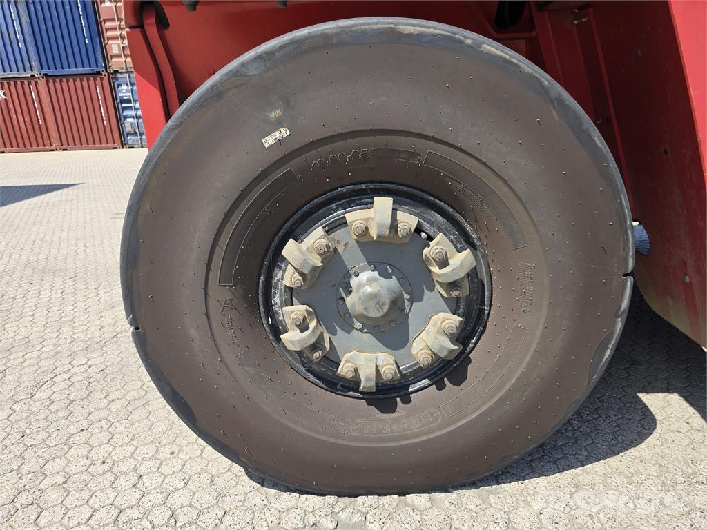 Kalmar DRG450-60S5 Reachstackers