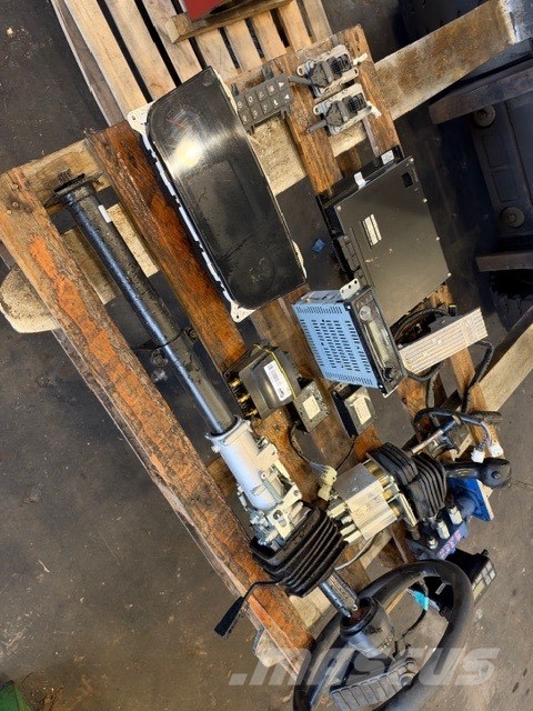 Doosan DL 300-5 USED CAB PARTS HYDRAULIC+ELECTRIC Cabine en interieur