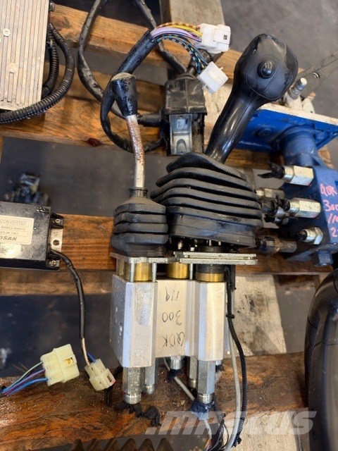 Doosan DL 300-5 USED CAB PARTS HYDRAULIC+ELECTRIC Cabine en interieur