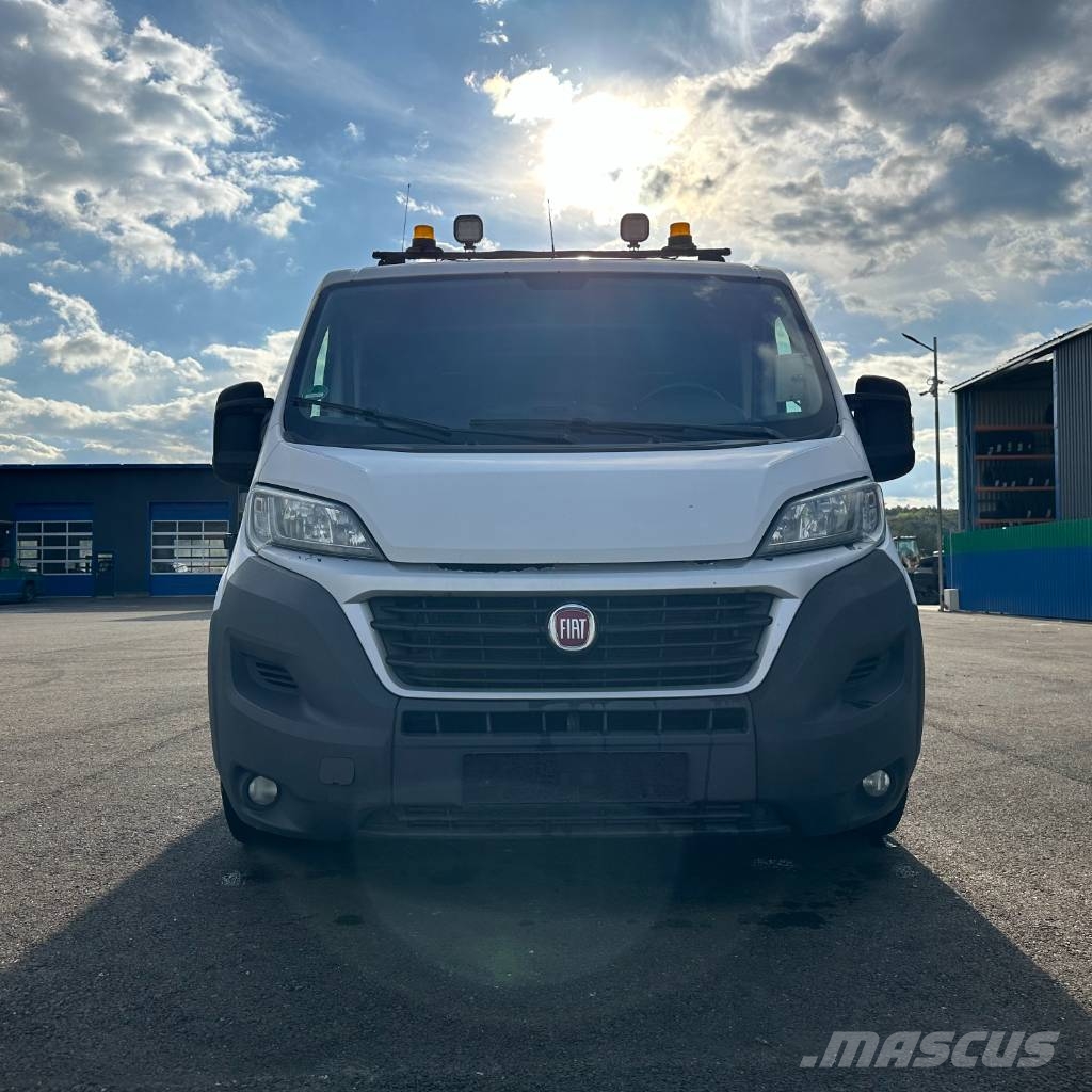 Fiat Ducato 2.3 Multijet Euro 6 / Schwertransport-Begle Vehículos de caha cerrada