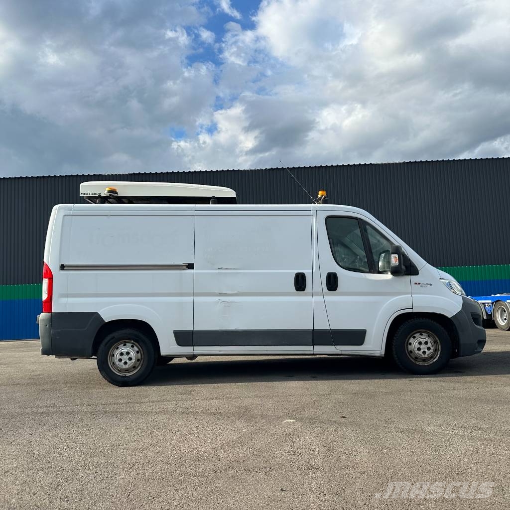 Fiat Ducato 2.3 Multijet Euro 6 / Schwertransport-Begle Vehículos de caha cerrada