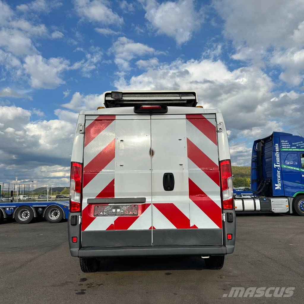 Fiat Ducato 2.3 Multijet Euro 6 / Schwertransport-Begle Vehículos de caha cerrada