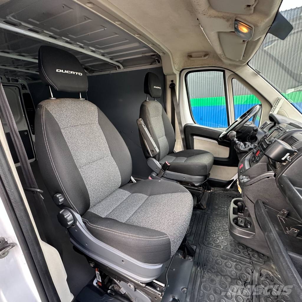 Fiat Ducato 2.3 Multijet Euro 6 / Schwertransport-Begle Vehículos de caha cerrada