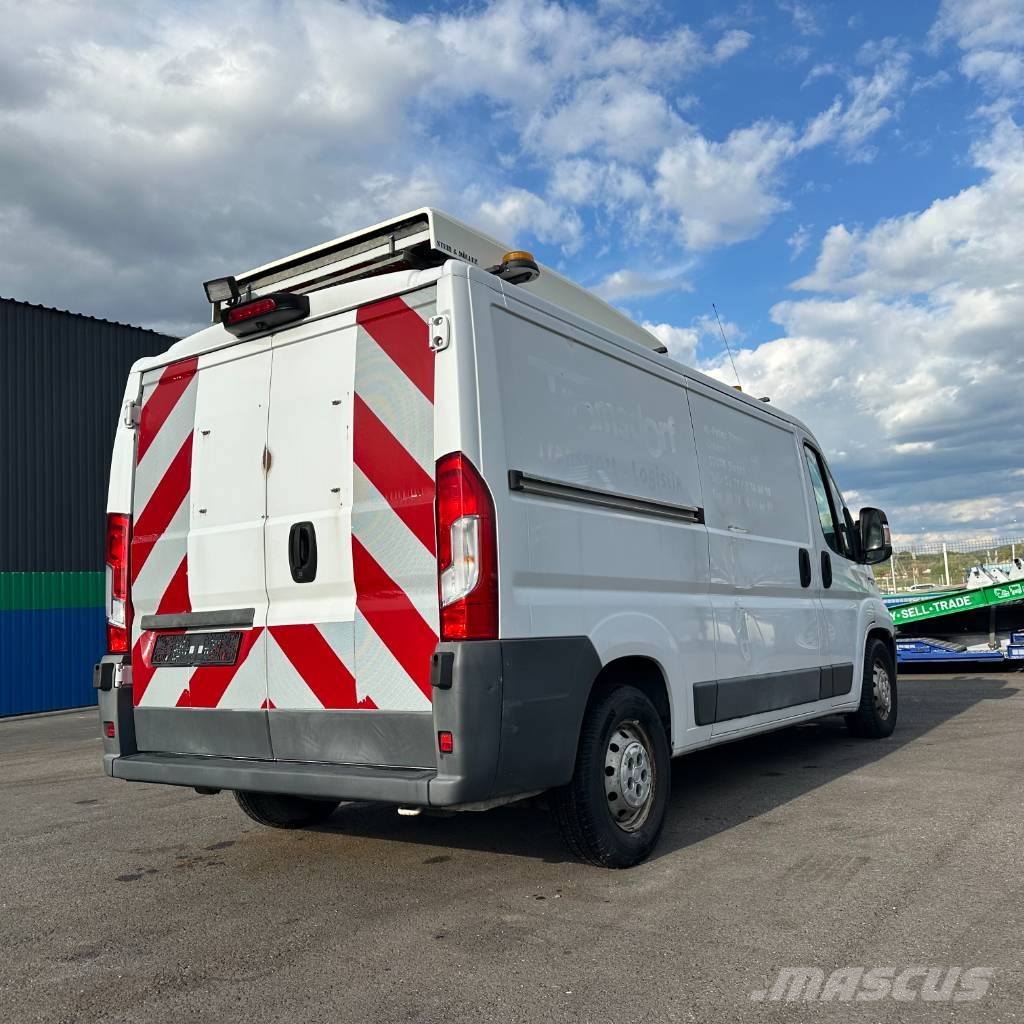 Fiat Ducato 2.3 Multijet Euro 6 / Schwertransport-Begle Vehículos de caha cerrada