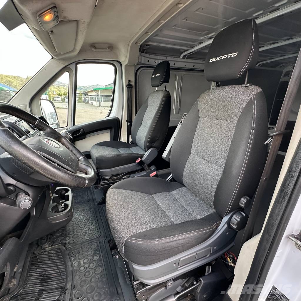 Fiat Ducato 2.3 Multijet Euro 6 / Schwertransport-Begle Vehículos de caha cerrada