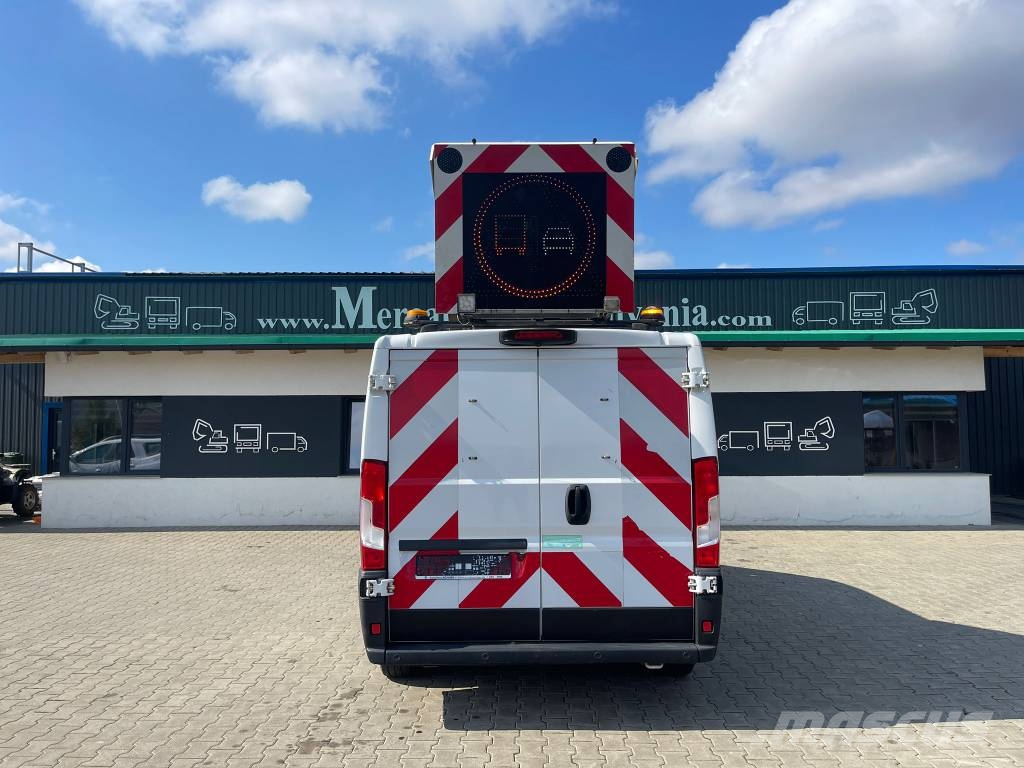 Fiat Ducato 2.3 Multijet Euro 6 / Schwertransport-Begle Vehículos de caha cerrada