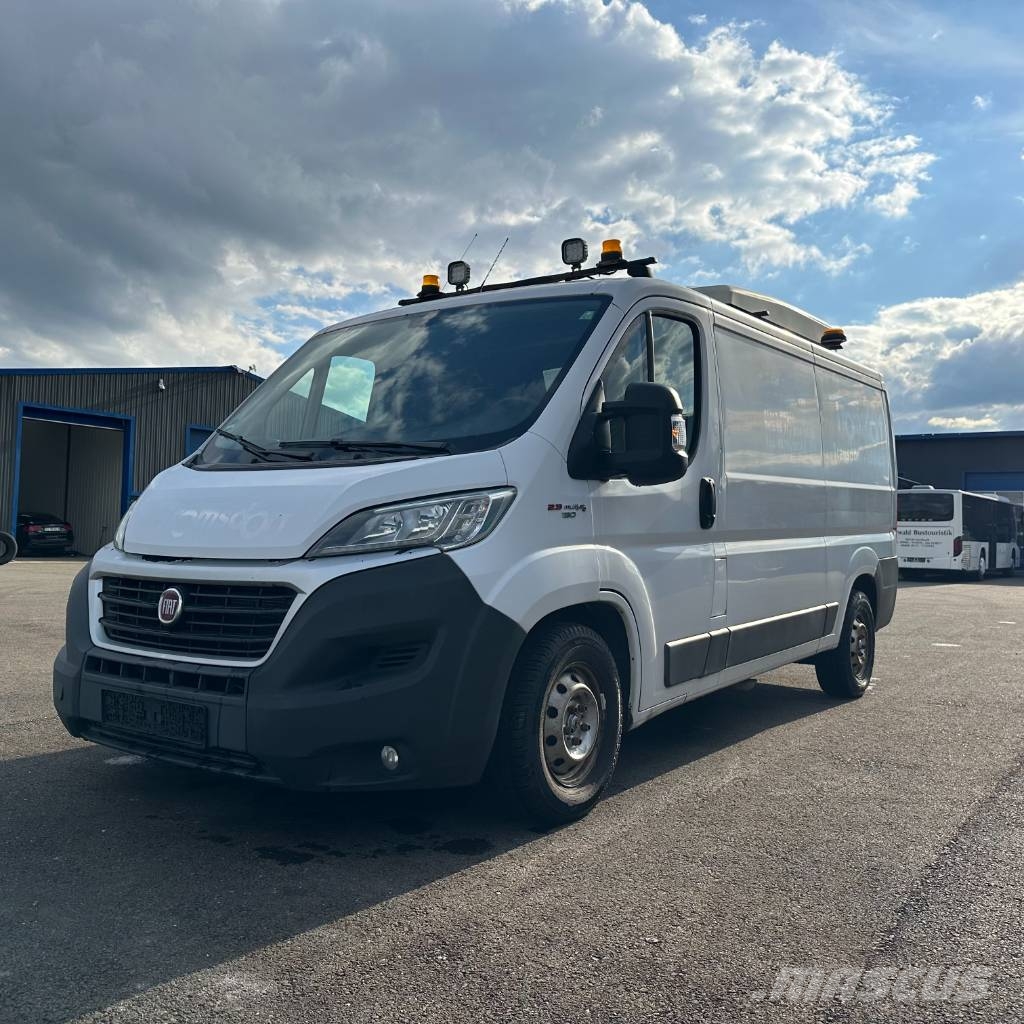 Fiat Ducato 2.3 Multijet Euro 6 / Schwertransport-Begle Vehículos de caha cerrada