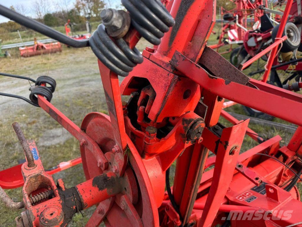 Kuhn Gf5801 犁耙和摊草机