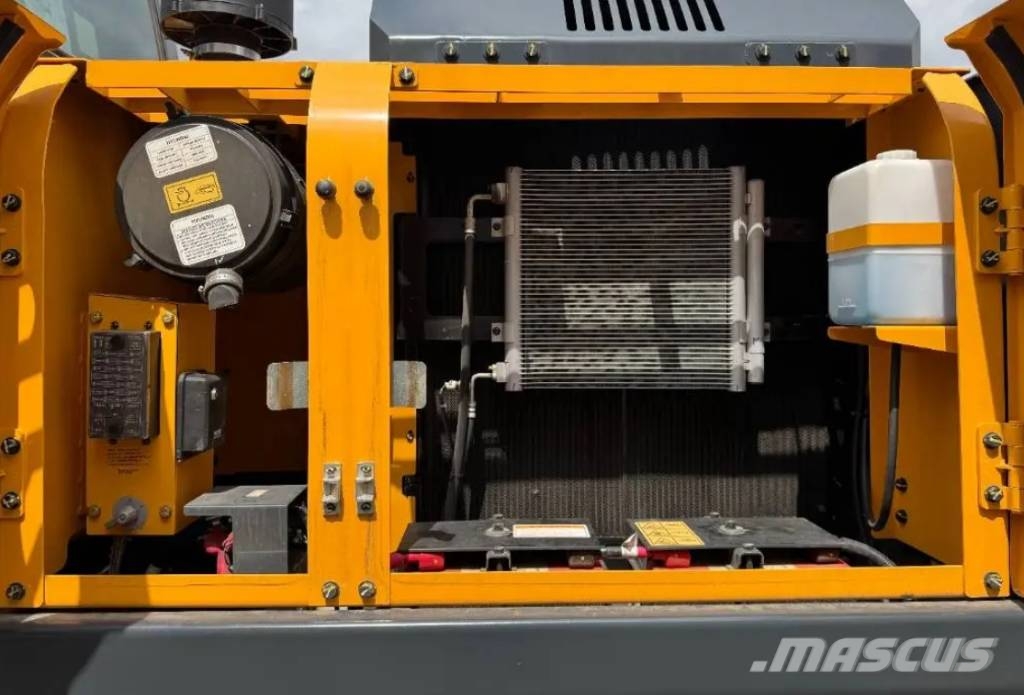 Hyundai HX 220 HD Gravemaskiner på larvebånd