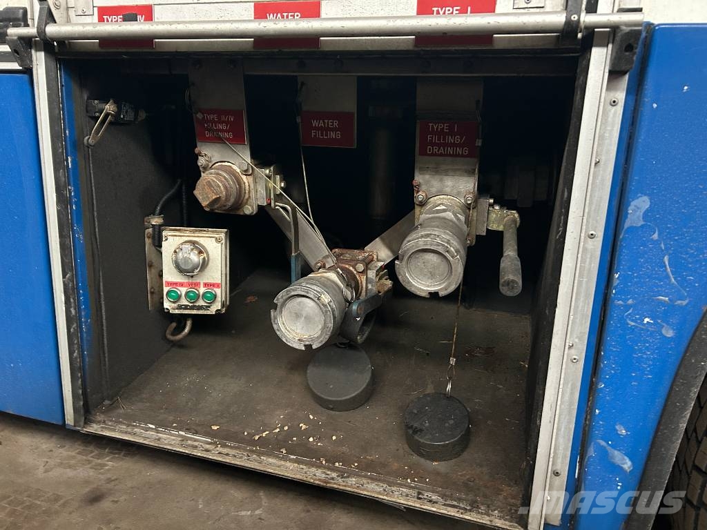 Volvo FL6 de-icing Truck Otros camiones