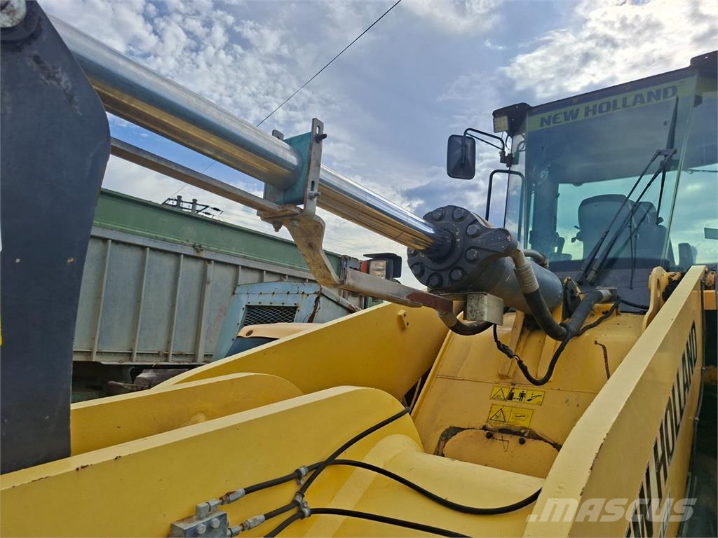 New Holland W 190 C LR 4X4 Прочие фургоны