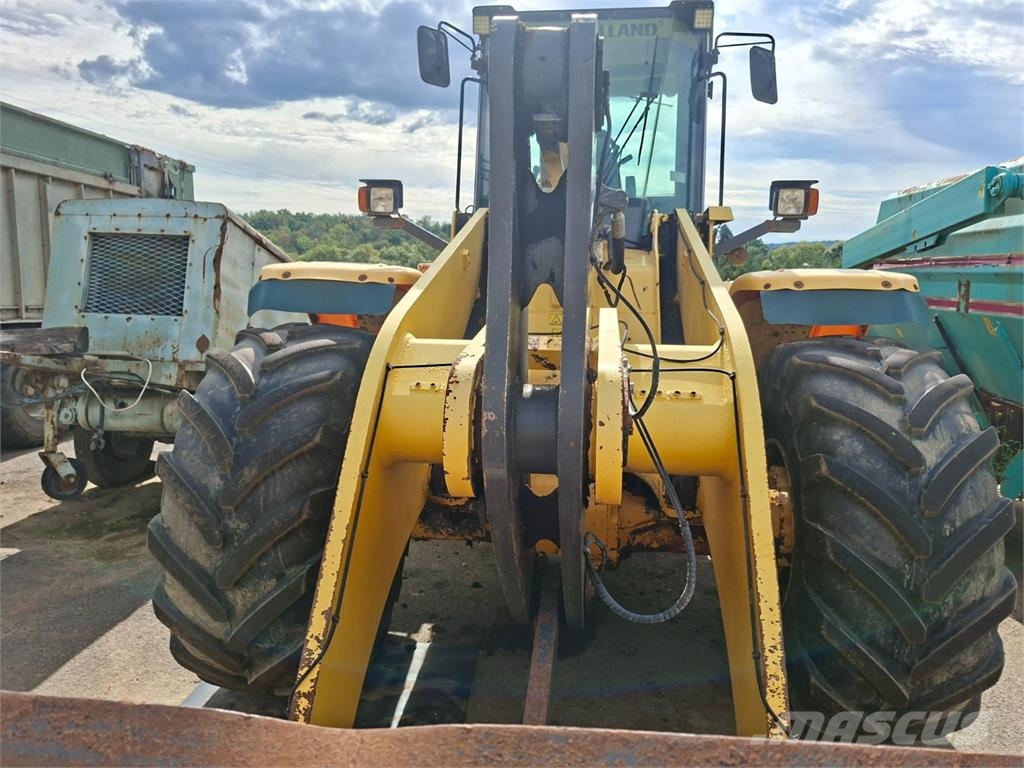 New Holland W 190 C LR 4X4 Прочие фургоны