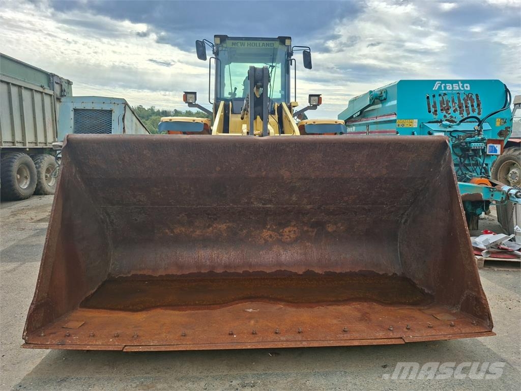 New Holland W 190 C LR 4X4 Прочие фургоны