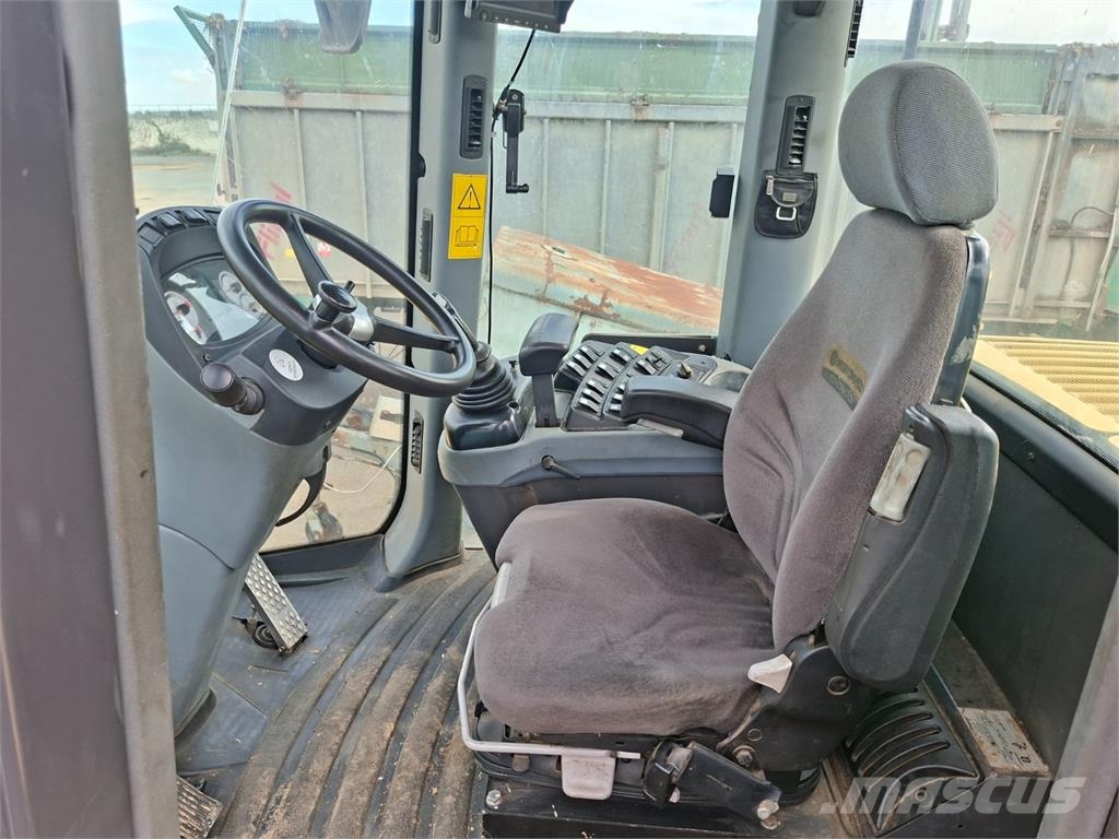 New Holland W 190 C LR 4X4 Прочие фургоны