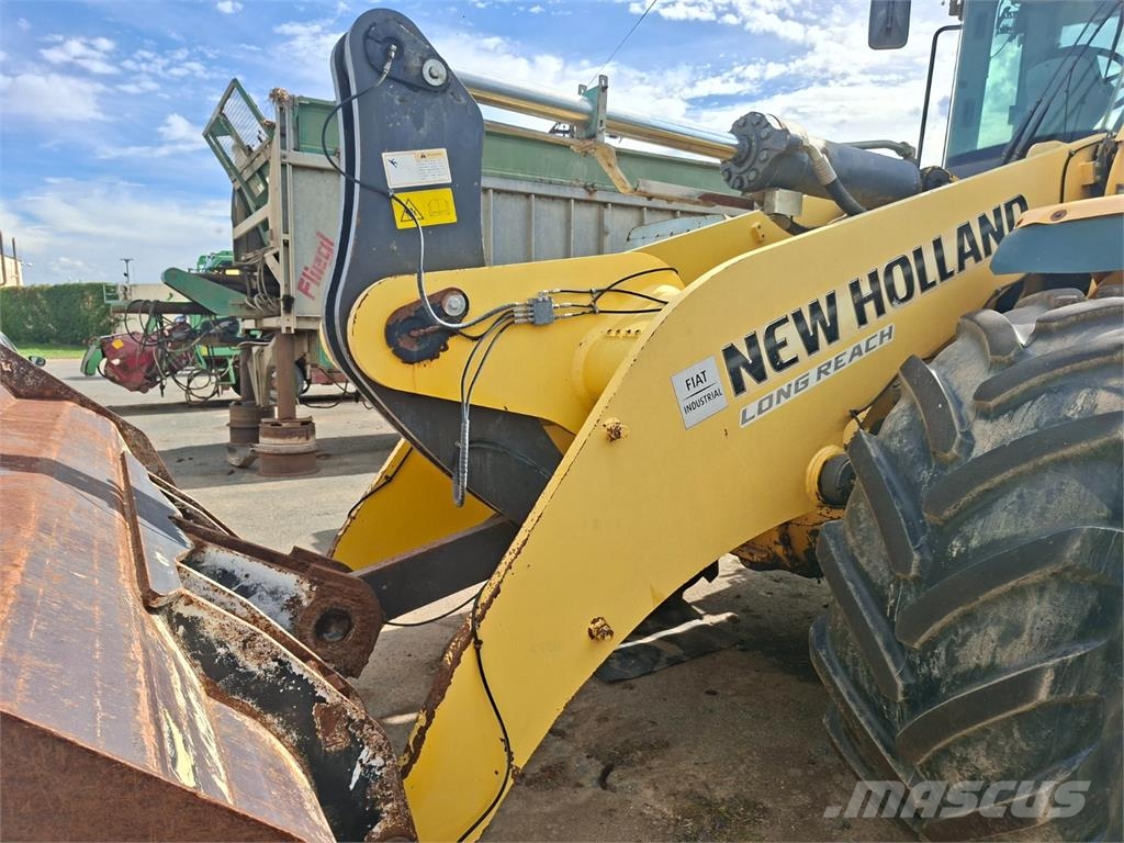 New Holland W 190 C LR 4X4 Прочие фургоны