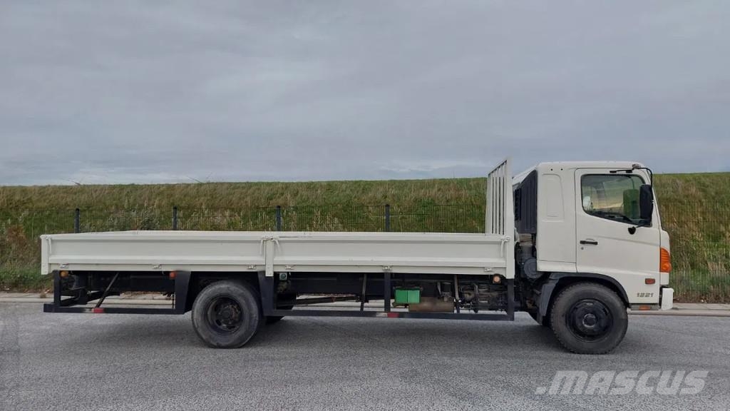Hino GD1JLUA 11,9 TON GROSS Caja abierta/laterales abatibles