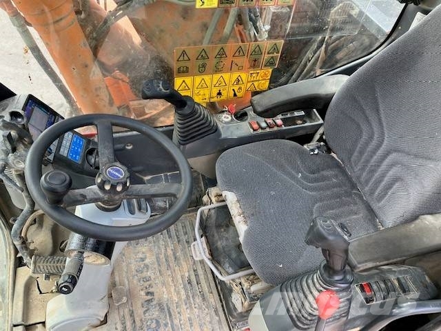 Komatsu Mobilbagger PW148-11 Pelle sur pneus