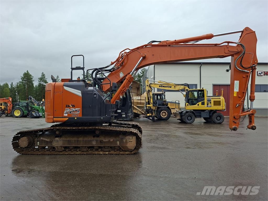 Hitachi ZX225USLC-7 حفارات زحافة