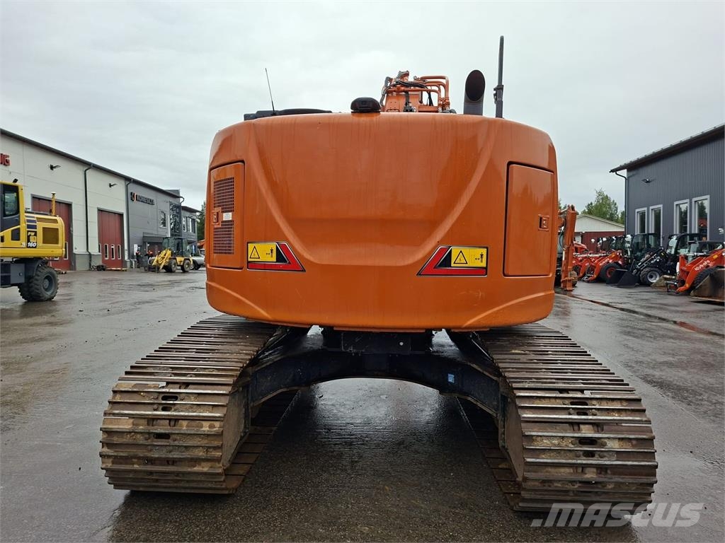 Hitachi ZX225USLC-7 حفارات زحافة