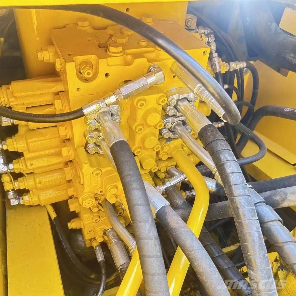 Komatsu PC 300 حفارات زحافة