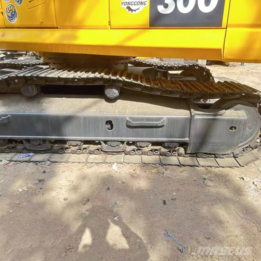 Komatsu PC 300 حفارات زحافة