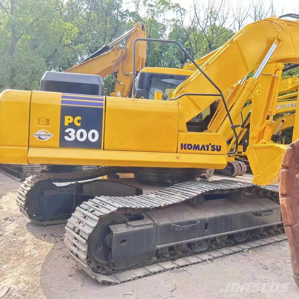 Komatsu PC 300 حفارات زحافة