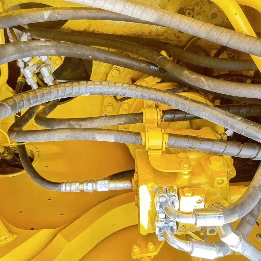 Komatsu PC 300 حفارات زحافة