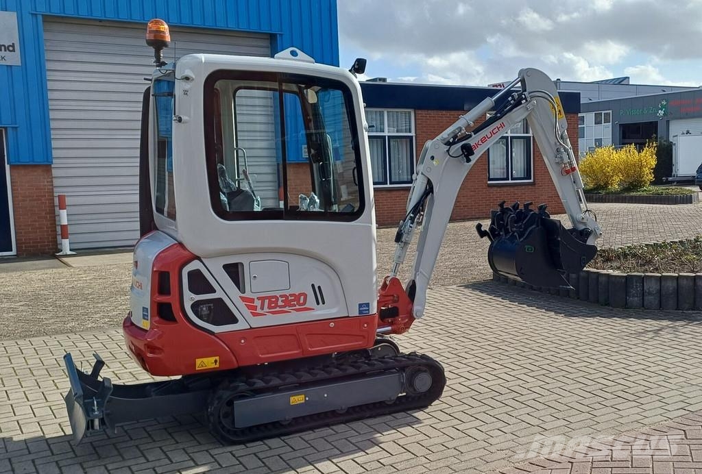 Takeuchi TB320 Miniescavatori