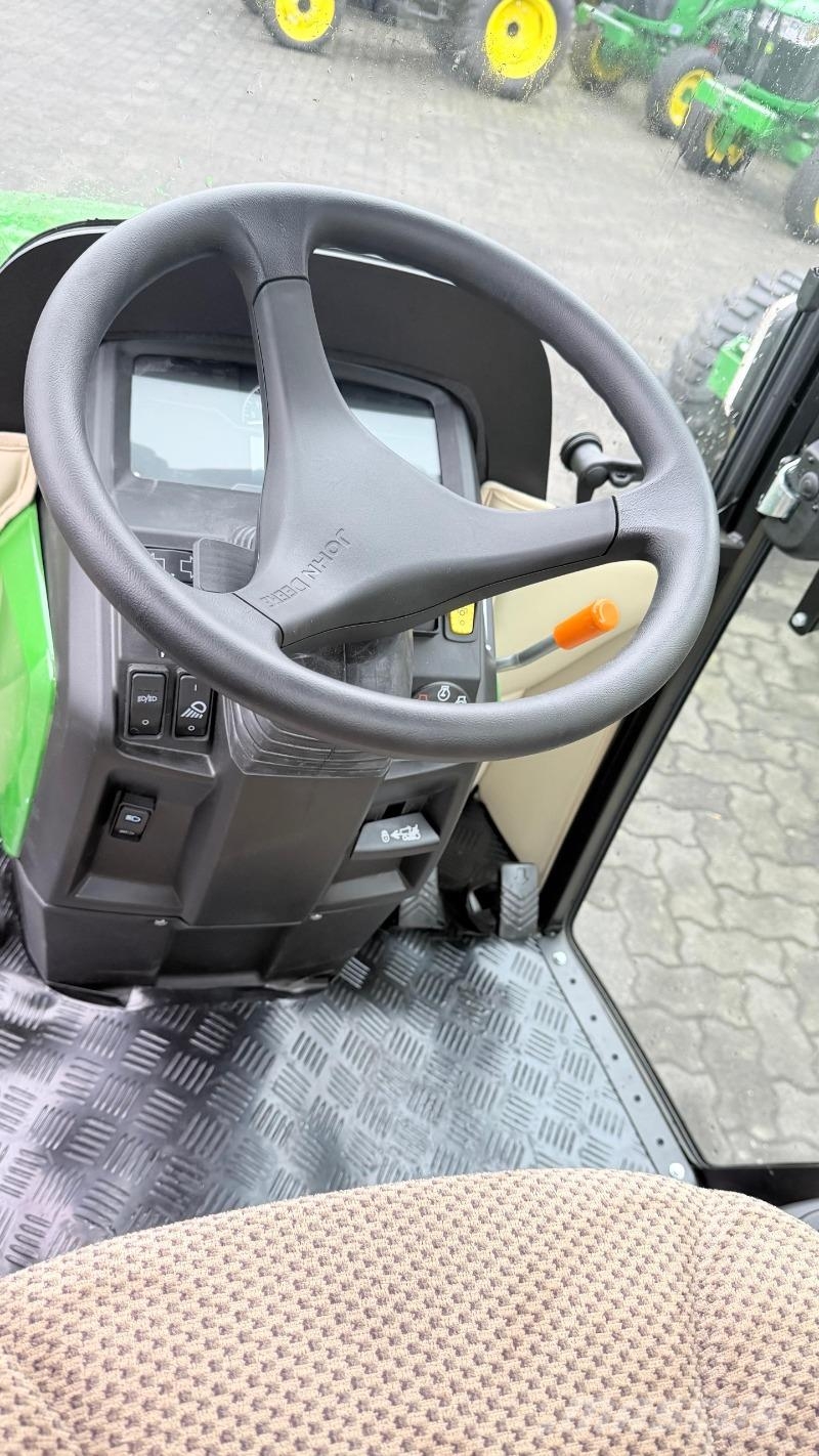 John Deere 1026R Compact tractors